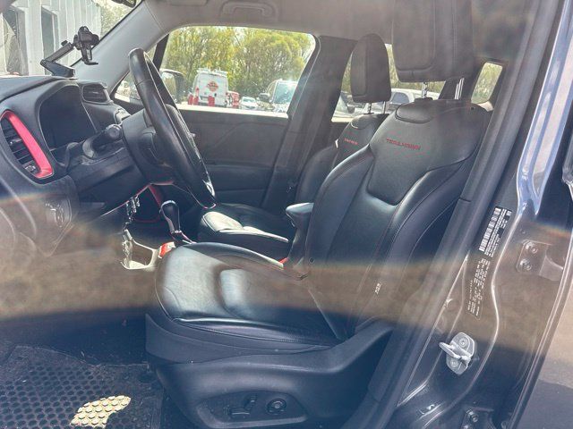 Used 2017 Jeep Renegade Trailhawk w/ Premium Trailhawk Package AWD/4WD image 12