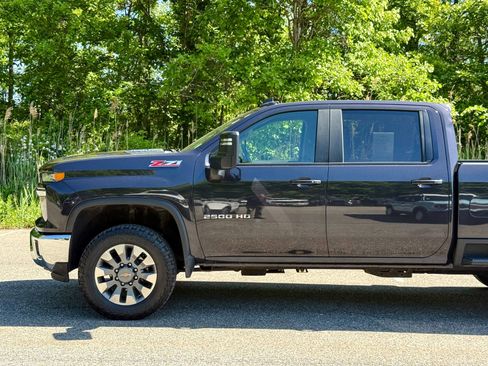 Used 2024 Chevrolet Silverado 2500 LT AWD/4WD image 9