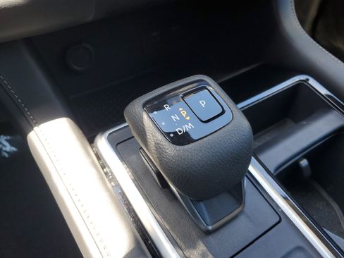 Certified 2024 Nissan Pathfinder SV image 24