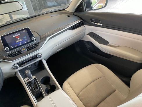 Used 2025 Nissan Altima 2.5 SV FWD image 34