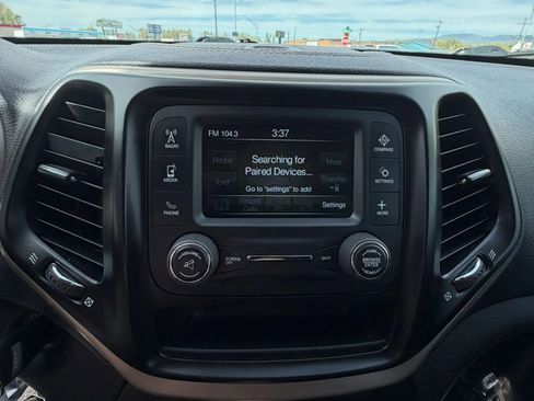 Used 2015 Jeep Cherokee Sport image 23