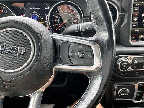 Used 2021 Jeep Gladiator Overland AWD/4WD image 19
