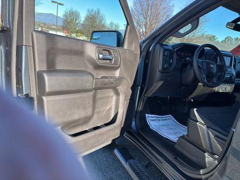 Used 2020 Chevrolet Silverado 1500 Custom w/ Custom Value Package image 16