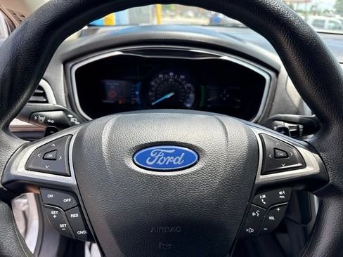 Used 2019 Ford Fusion SE FWD image 16