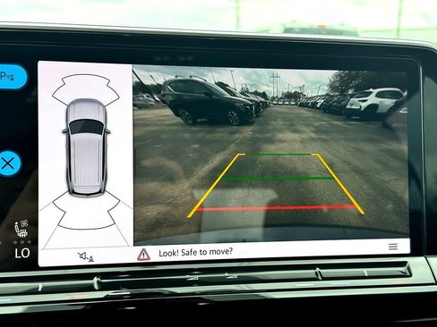 Certified 2024 Volkswagen Atlas SE image 25