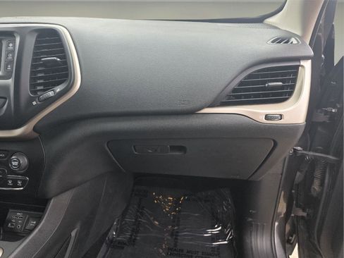 Used 2016 Jeep Cherokee Latitude w/ Safety/Convenience Group image 35