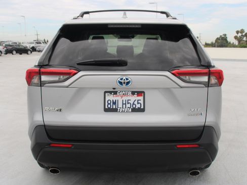 Used 2019 Toyota RAV4 XLE w/ Convenience Package AWD/4WD image 4