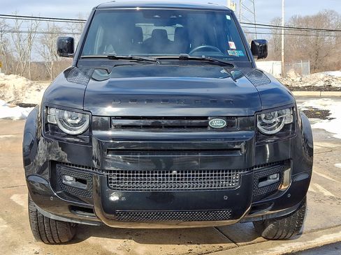 Used 2024 Land Rover Defender 130 X-Dynamic SE image 2