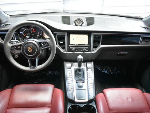 Used 2016 Porsche Macan Turbo AWD/4WD image 11