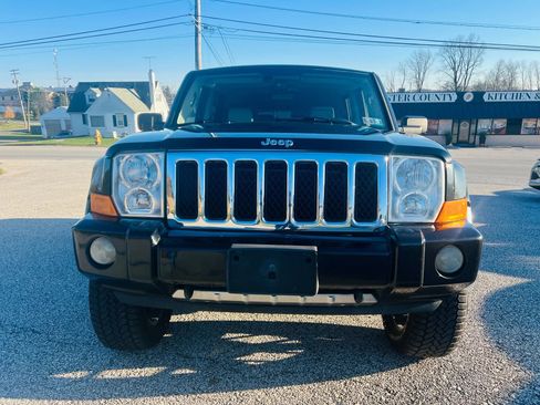 Used 2008 Jeep Commander Overland image 2