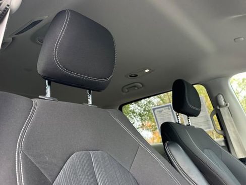 Used 2024 Chrysler Voyager LX image 16