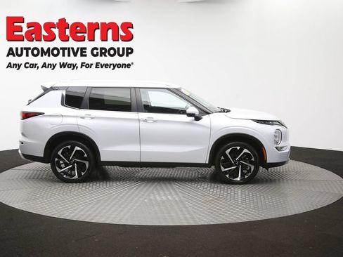 Used 2024 Mitsubishi Outlander SE AWD/4WD image 46
