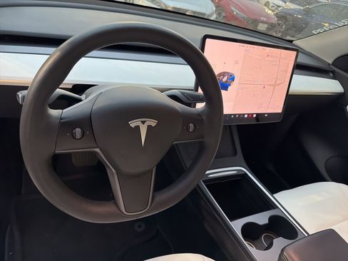 Used 2021 Tesla Model Y Long Range image 12