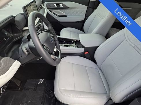 Used 2026 Ford Explorer Platinum w/ LUX Leather Package AWD/4WD image 12