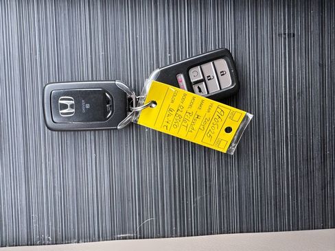 Used 2017 Honda Pilot EX-L image 2