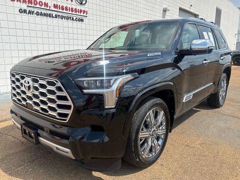 Used 2025 Toyota Sequoia Capstone AWD/4WD image 1