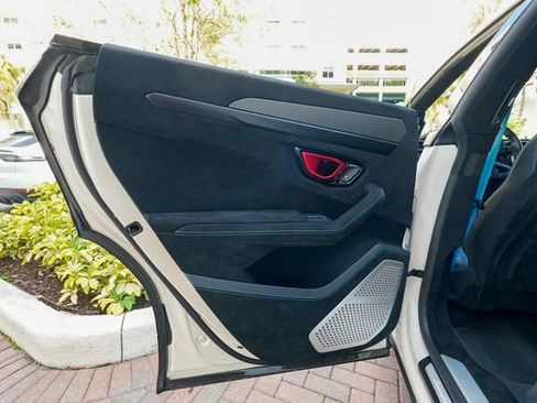 Used 2023 Lamborghini Urus Performante image 77