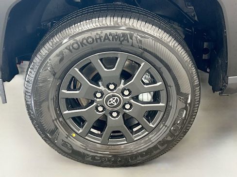 New 2026 Toyota 4Runner SR5 AWD/4WD image 8