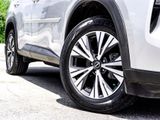 Used 2023 Nissan Rogue SV image 2