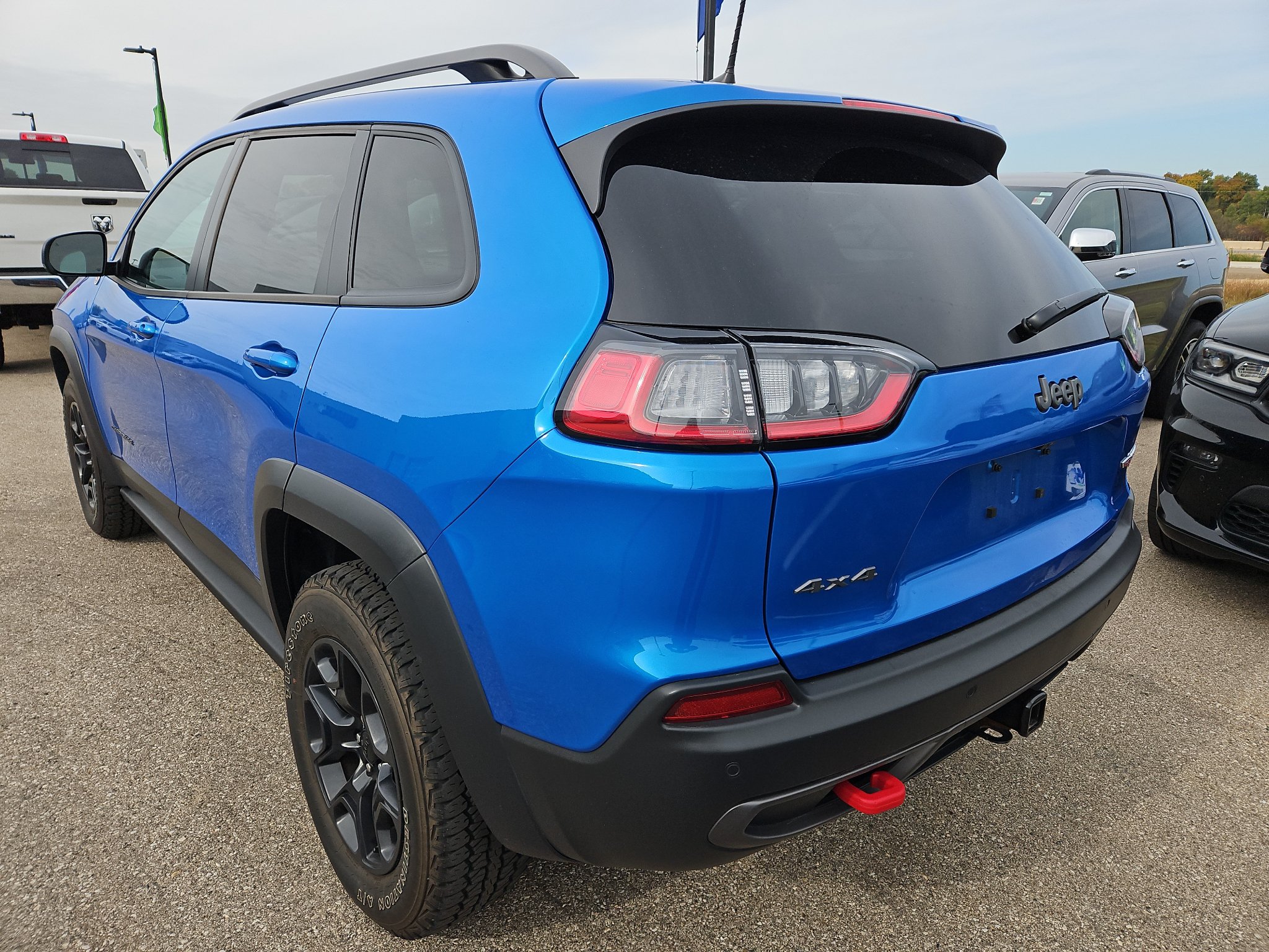 Used 2020 Jeep Cherokee Trailhawk AWD/4WD image 5