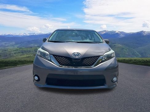 Used 2013 Toyota Sienna SE FWD image 10