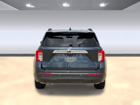 Used 2024 Ford Explorer XLT RWD image 10