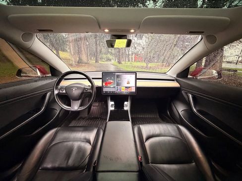 Used 2018 Tesla Model 3 Mid Range image 9