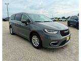 Used 2023 Chrysler Pacifica Touring-L image 6