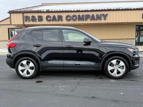 Used 2022 Volvo XC40 T5 Momentum AWD/4WD image 9