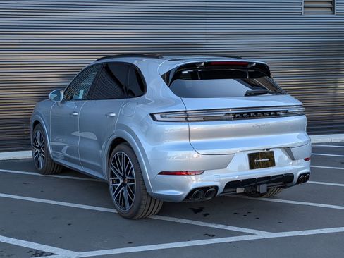 New 2026 Porsche Cayenne E-Hybrid image 3