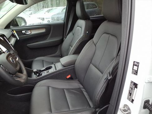 New 2026 Volvo XC40 B5 Core w/ Climate Package image 18