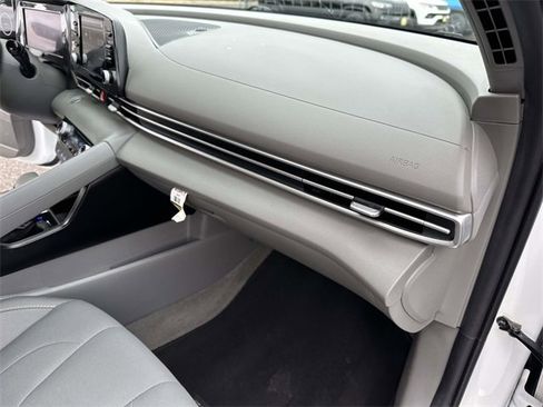 Used 2022 Hyundai Elantra SEL w/ Convenience Package image 25