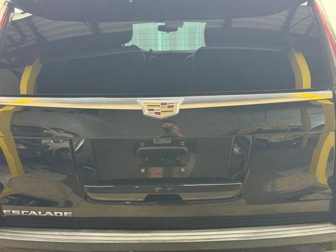 Used 2019 Cadillac Escalade Platinum AWD/4WD image 11