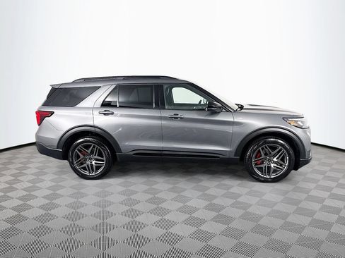 Used 2025 Ford Explorer ST-Line w/ ST-Line Street Pack AWD/4WD image 8