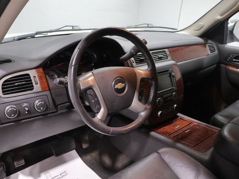 Used 2010 Chevrolet Avalanche LTZ AWD/4WD image 15