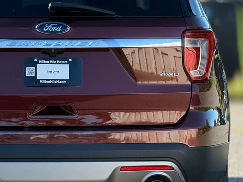 Used 2016 Ford Explorer XLT w/ Equipment Group 201A AWD/4WD image 14