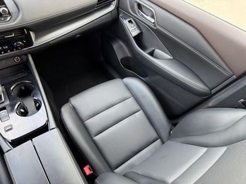 Used 2021 Nissan Rogue SV w/ Premium Package FWD image 22