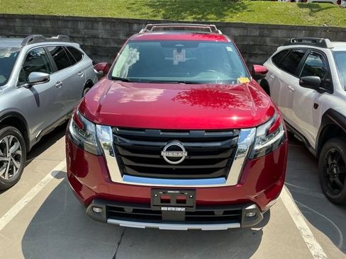 Used 2022 Nissan Pathfinder SL w/ SL Premium Package AWD/4WD image 3