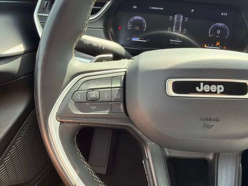 Used 2024 Jeep Grand Cherokee Laredo AWD/4WD image 25