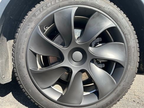 Used 2021 Tesla Model Y Long Range AWD/4WD image 34