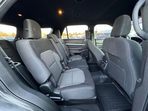 Used 2019 Ford Explorer XLT image 31