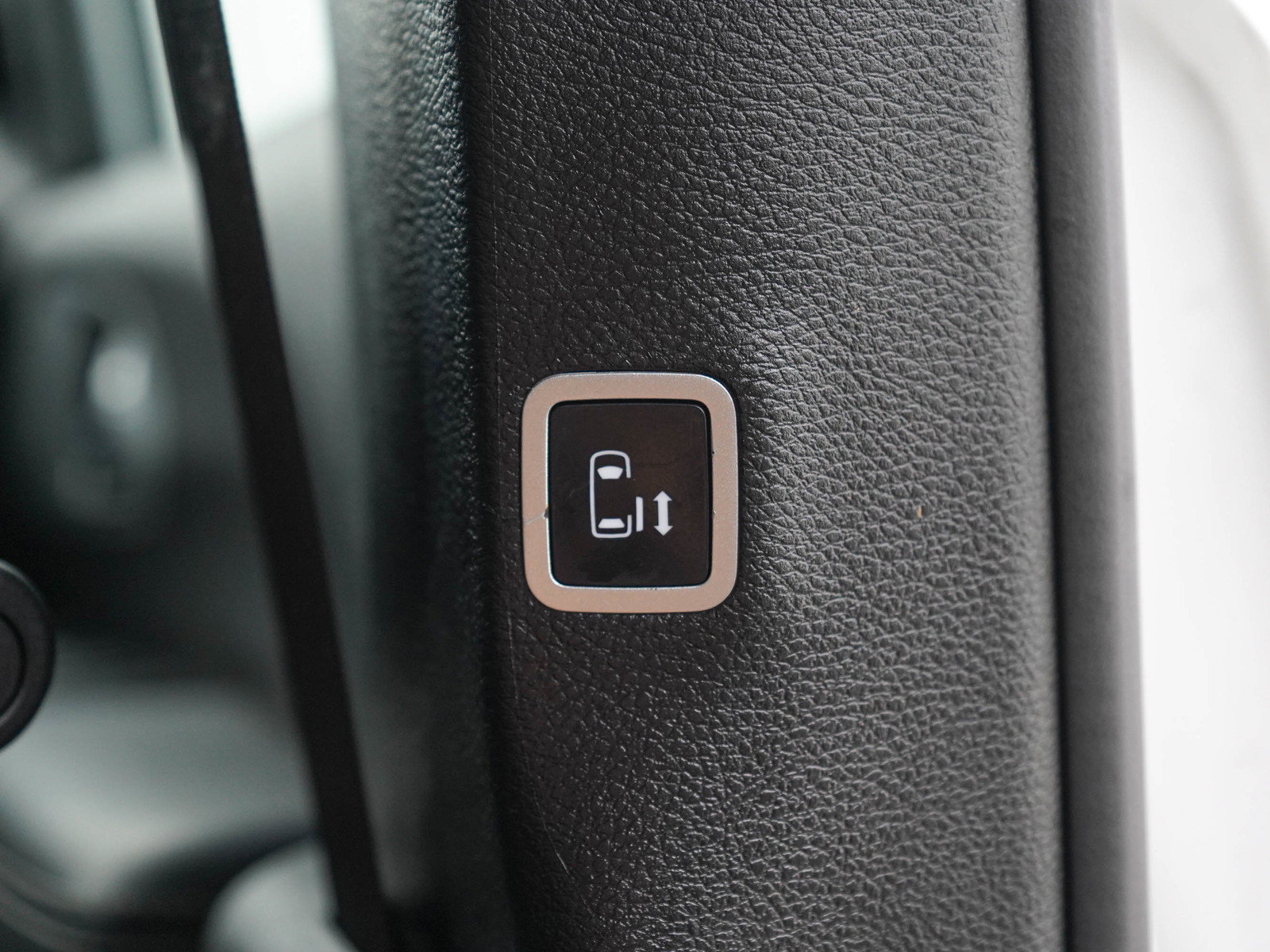 Used 2024 Chrysler Pacifica Limited FWD image 18