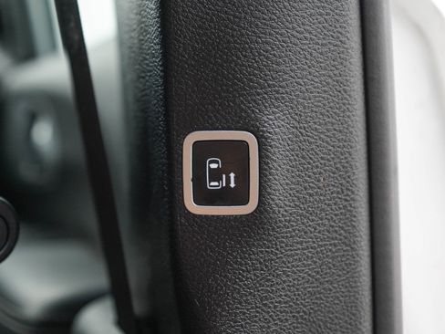 Used 2024 Chrysler Pacifica Limited FWD image 18