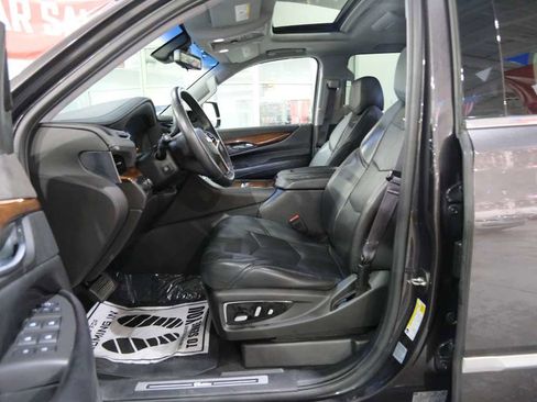 Used 2017 Cadillac Escalade ESV Premium Luxury image 17