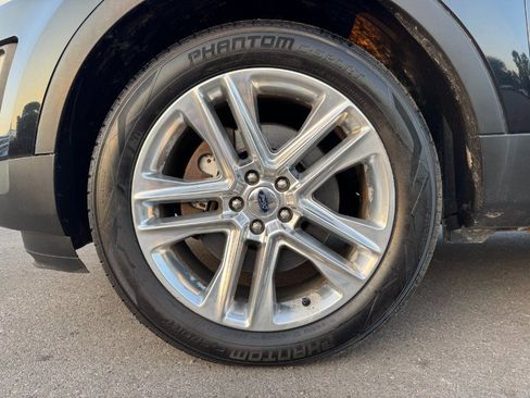 Used 2017 Ford Explorer XLT AWD/4WD image 13