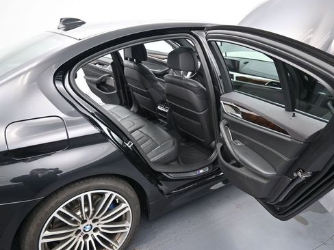 Used 2019 BMW M550i xDrive image 12