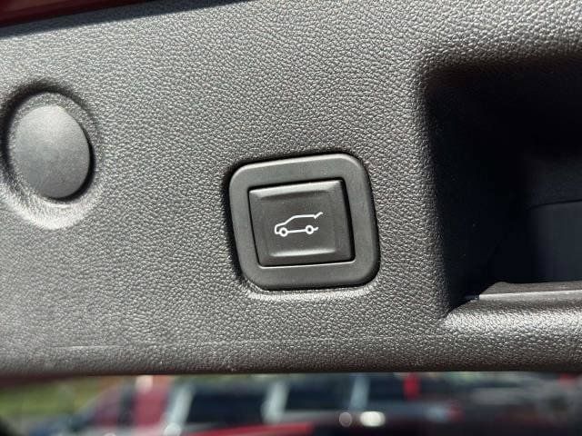 Used 2018 Chevrolet Equinox LT FWD image 9