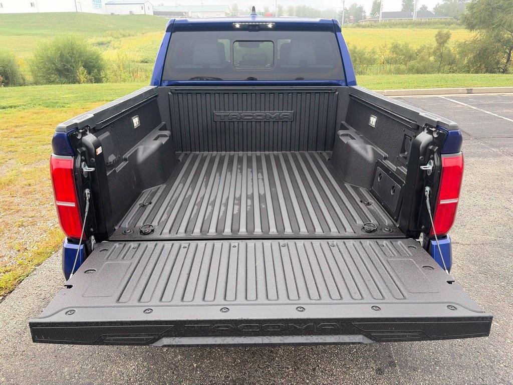 Used 2025 Toyota Tacoma Limited AWD/4WD image 6