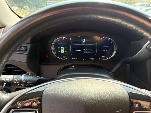 Used 2020 Cadillac Escalade Premium Luxury RWD image 26