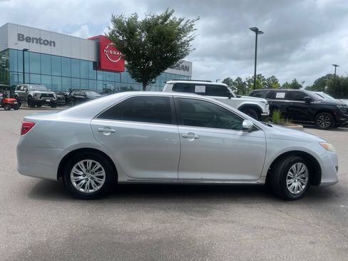 Used 2012 Toyota Camry LE FWD image 2